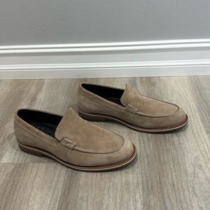 🔥🔥EUC barely worn Helm Suede Loafer